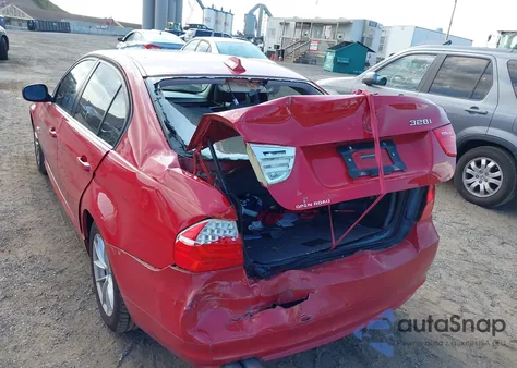 2010 BMW 328I xDrive z USA, uszkodzony, nr VIN WBAPK5C52AA650082